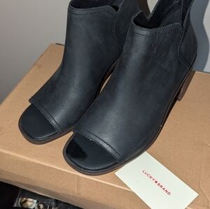 New in box, Lucky Brand black leather sandals, size 7